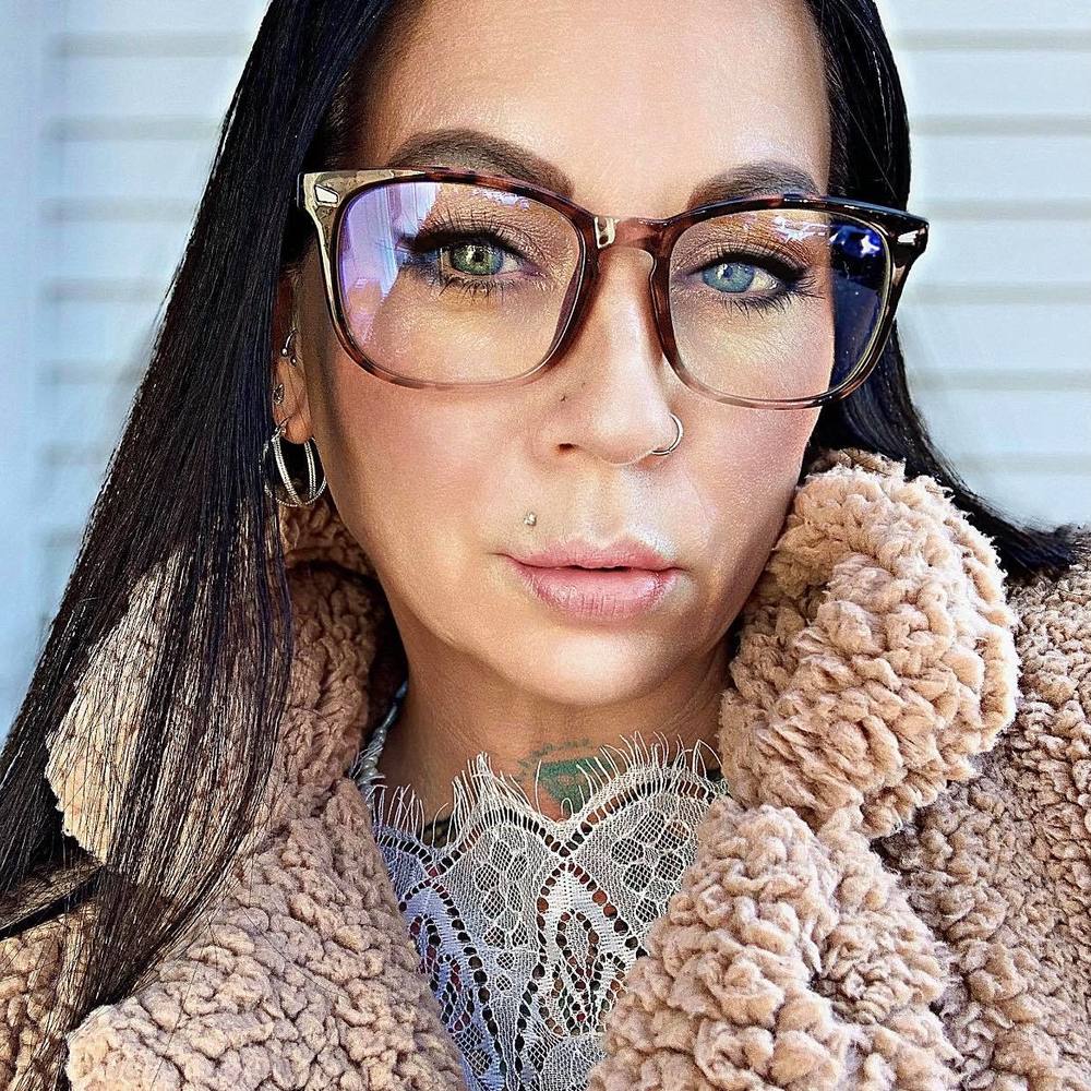 Meet your Posher, Shelly